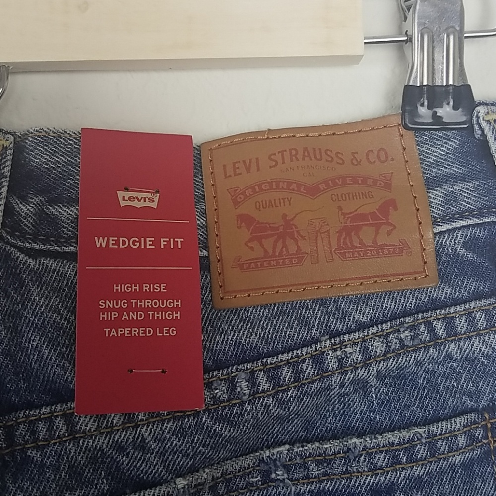 NWT Levi's Wedgie Fit Jeans ONE SIZE 26 LEFT! - Picture 5 of 8